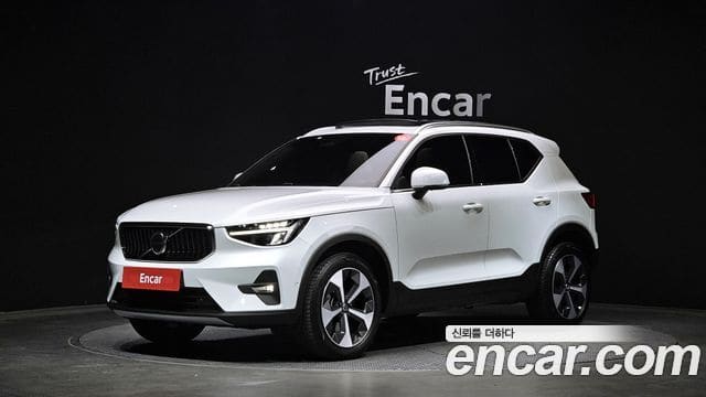 Volvo XC40 — фото 1