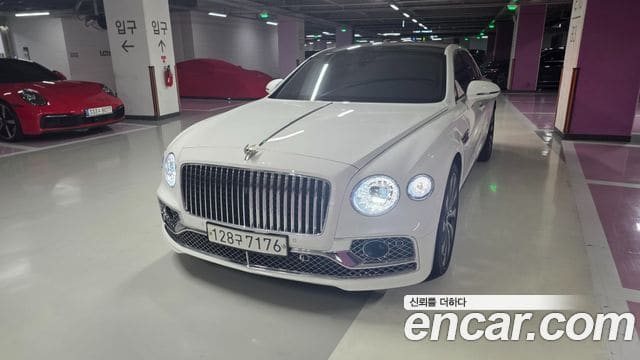 Bentley Flying Spur — фото 1