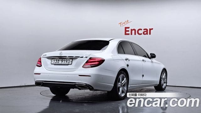 Mercedes-Benz E-Class — фото 1