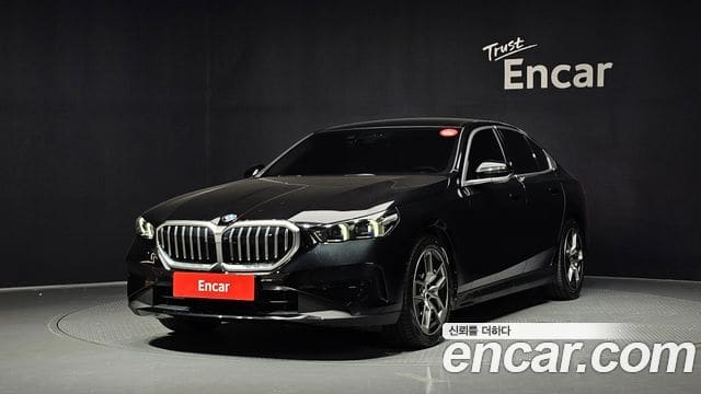 BMW 5 Series — фото 1