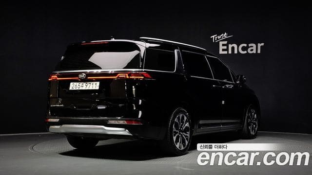 Kia Carnival — фото 1