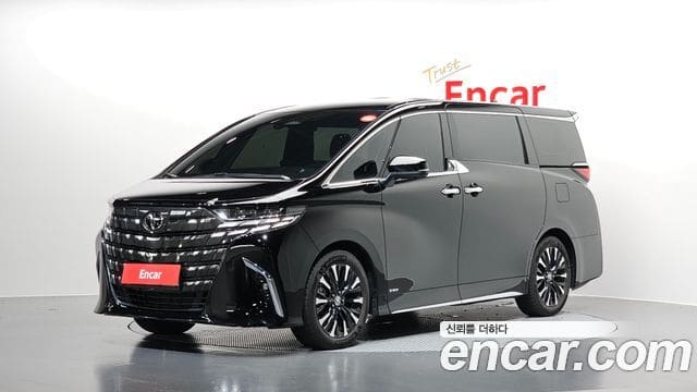 Toyota Alphard — фото 1