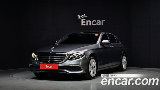 Mercedes-Benz E-Class — фото 1