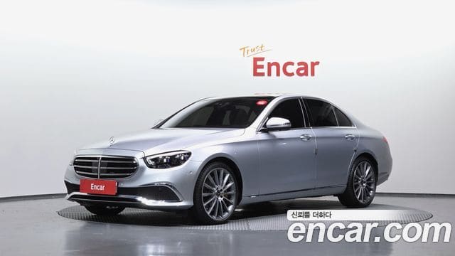 Mercedes-Benz E-Class — фото 1