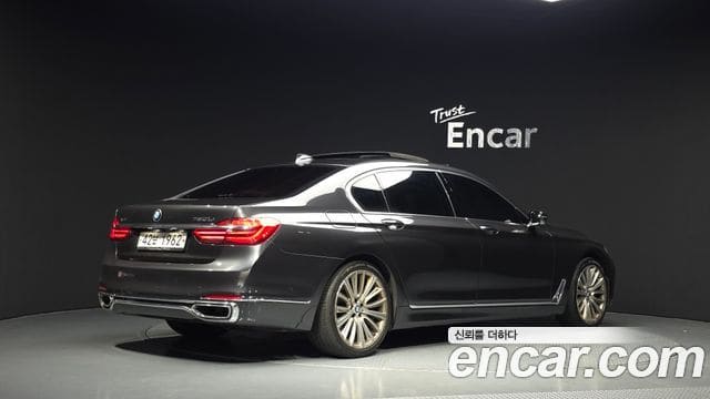 BMW 7 Series — фото 1
