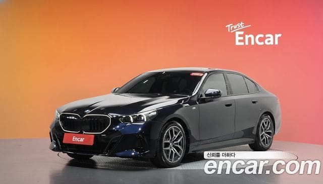 BMW 5 Series — фото 1