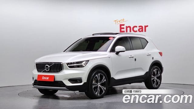 Volvo XC40 — фото 1