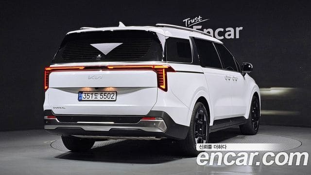 Kia Carnival — фото 1