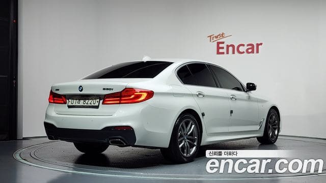 BMW 5 Series — фото 1