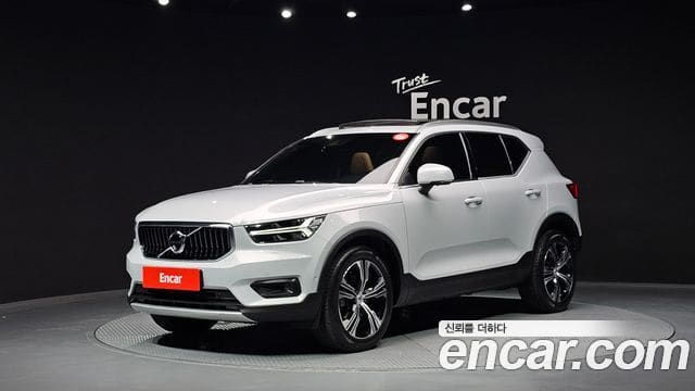 Volvo XC40 — фото 1