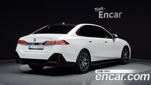BMW 5 Series — фото 1