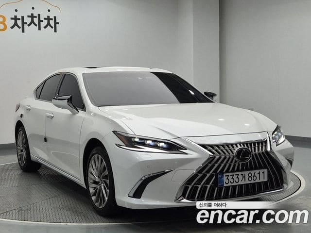 Lexus ES300h — фото 1