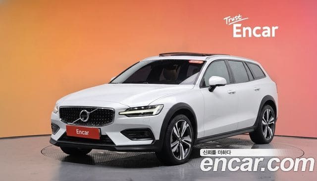 Volvo V60 Cross Country — фото 1