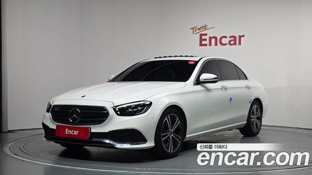 Mercedes-Benz E-Class — фото 1