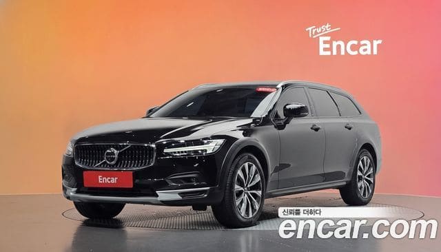 Volvo V90 Cross Country — фото 1