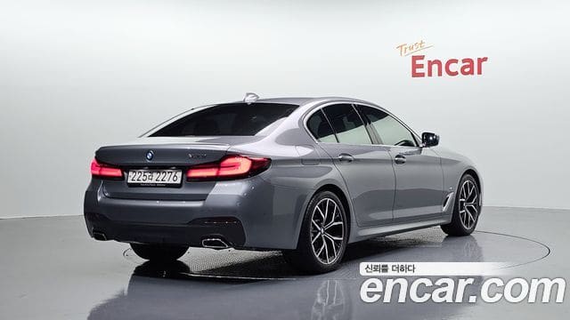BMW 5 Series — фото 1