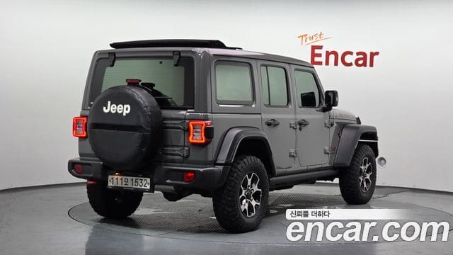 Jeep Wrangler — фото 1