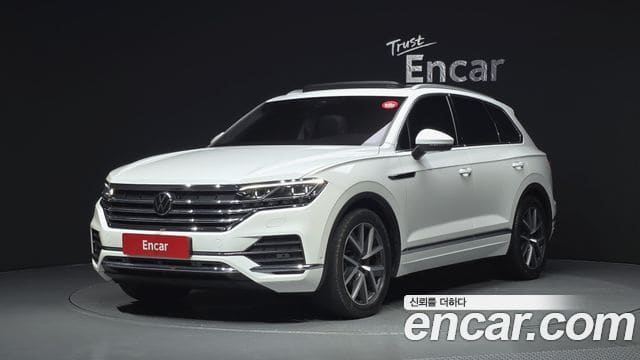 Volkswagen Touareg — фото 1