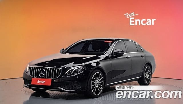 Mercedes-Benz E-Class — фото 1