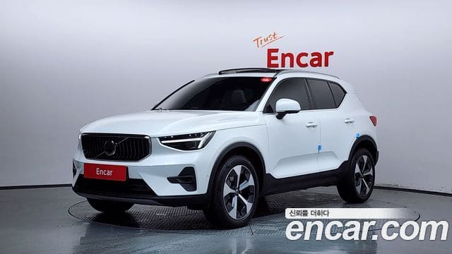 Volvo XC40 — фото 1
