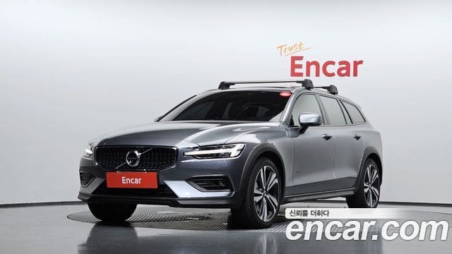 Volvo V60 Cross Country — фото 1