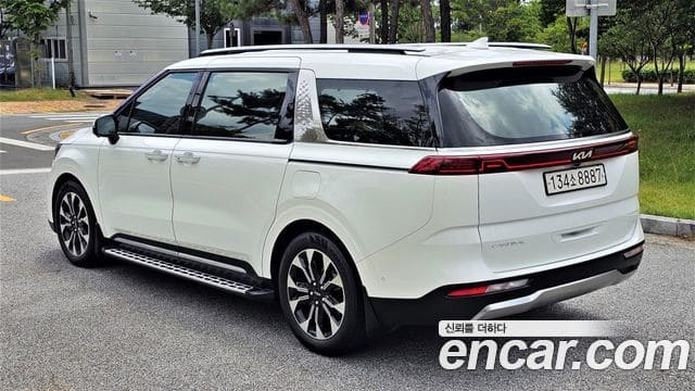 Kia Carnival — фото 1