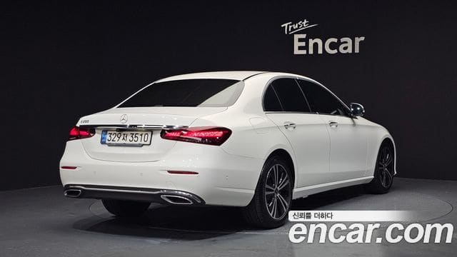 Mercedes-Benz E-Class — фото 1