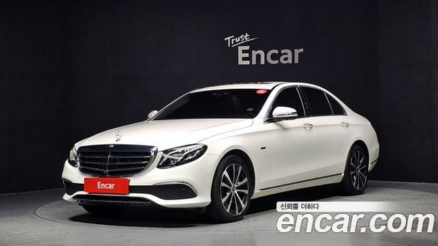 Mercedes-Benz E-Class — фото 1