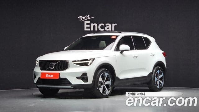 Volvo XC40 — фото 1