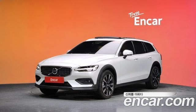Volvo V60 Cross Country — фото 1