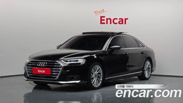Audi A8 — фото 1