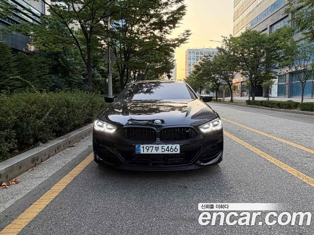 BMW 8 Series — фото 1
