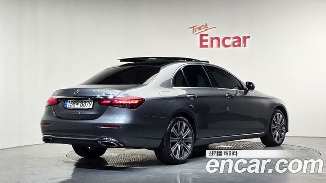 Mercedes-Benz E-Class — фото 1