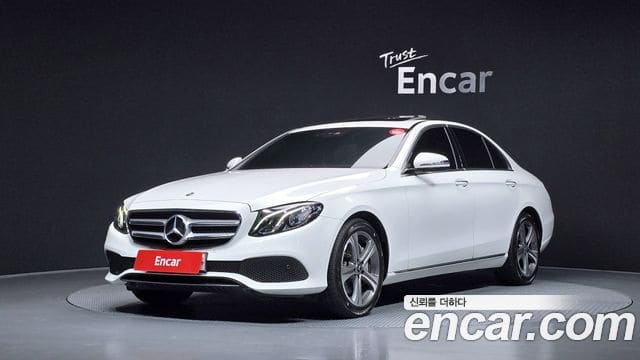Mercedes-Benz E-Class — фото 1
