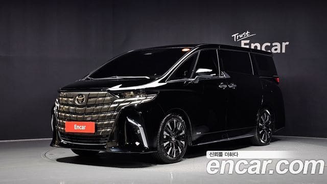 Toyota Alphard — фото 1