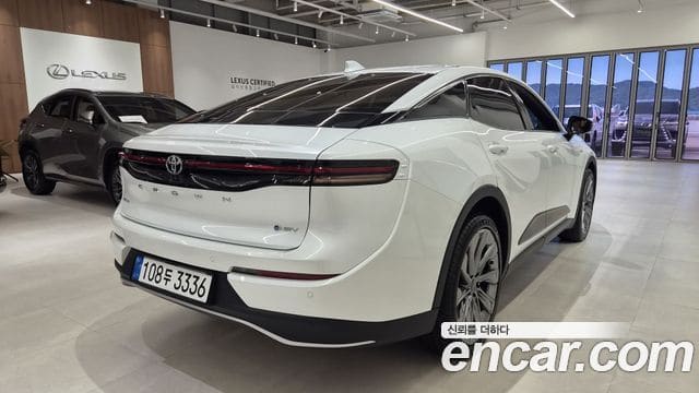 Toyota Crown Crossover — фото 1
