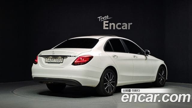 Mercedes-Benz C-Class — фото 1