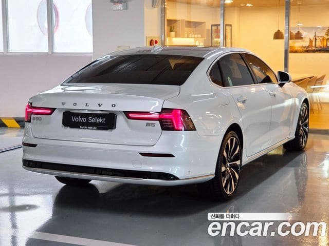 Volvo S90 — фото 1