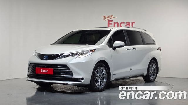 Toyota Sienna — фото 1