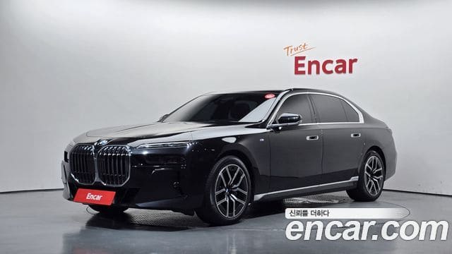 BMW 7 Series — фото 1