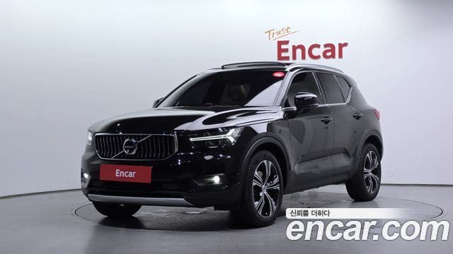 Volvo XC40 — фото 1