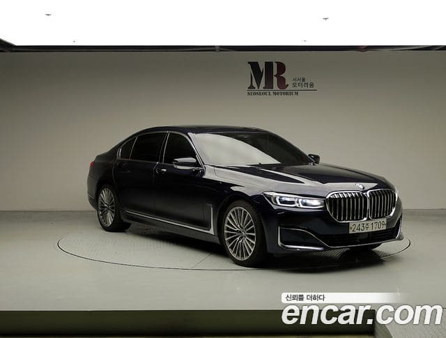 BMW 7 Series — фото 1