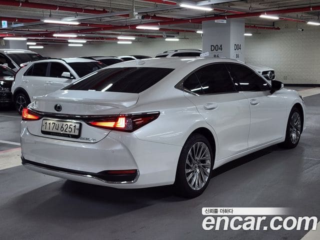 Lexus ES300h — фото 1