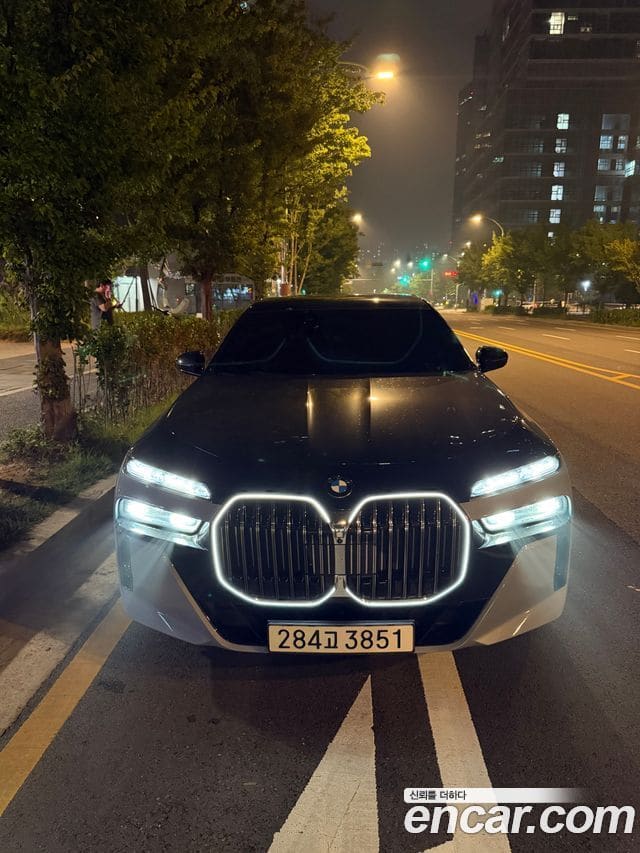 BMW 7 Series — фото 1