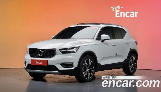 Volvo XC40 — фото 1