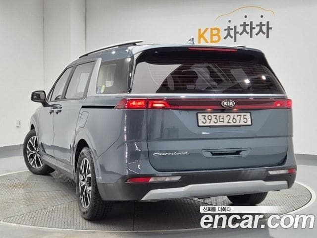 Kia Carnival — фото 1