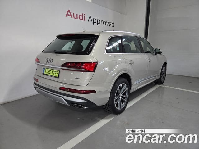Audi Q7 — фото 1