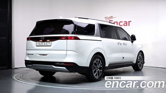 Kia Carnival — фото 1