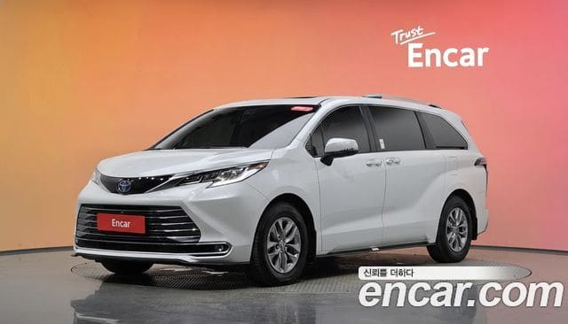 Toyota Sienna — фото 1