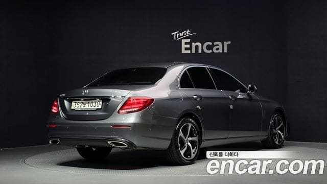Mercedes-Benz E-Class — фото 1